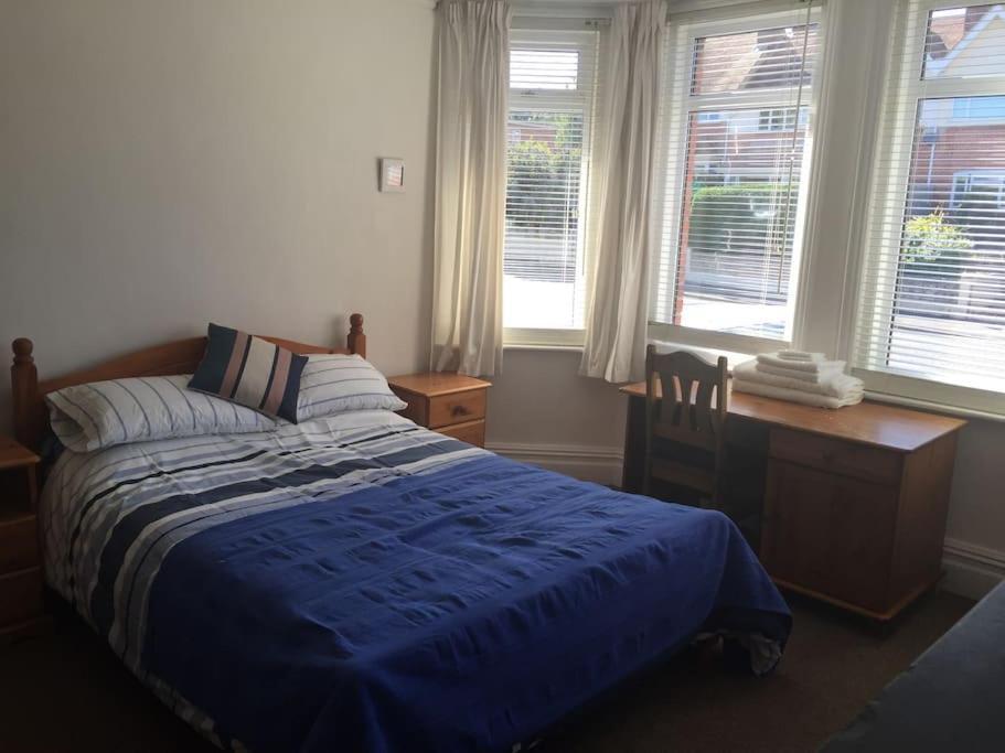 Spacious 5 Large Bedroom Victorian House - Beach 2 Miles Poole Esterno foto
